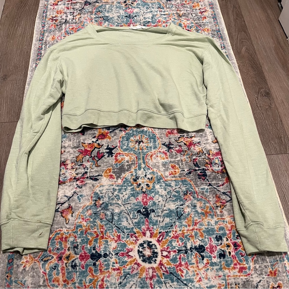 Cropped long sleeve shirt size M